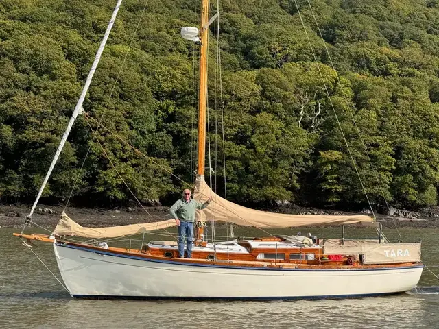 Classic Warner 33 Bermudan Cutter