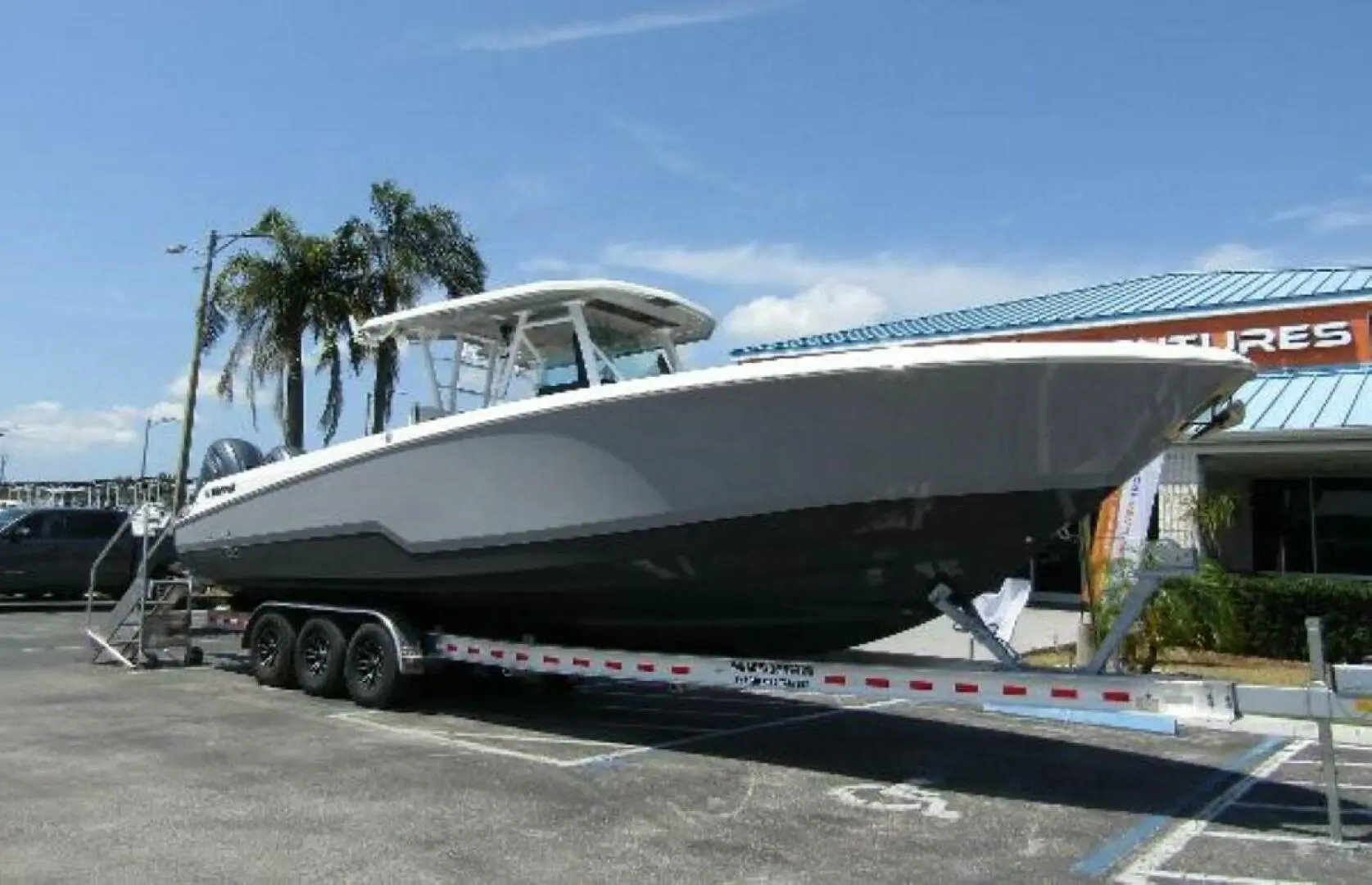 2024 Wellcraft center console 352 fisherman