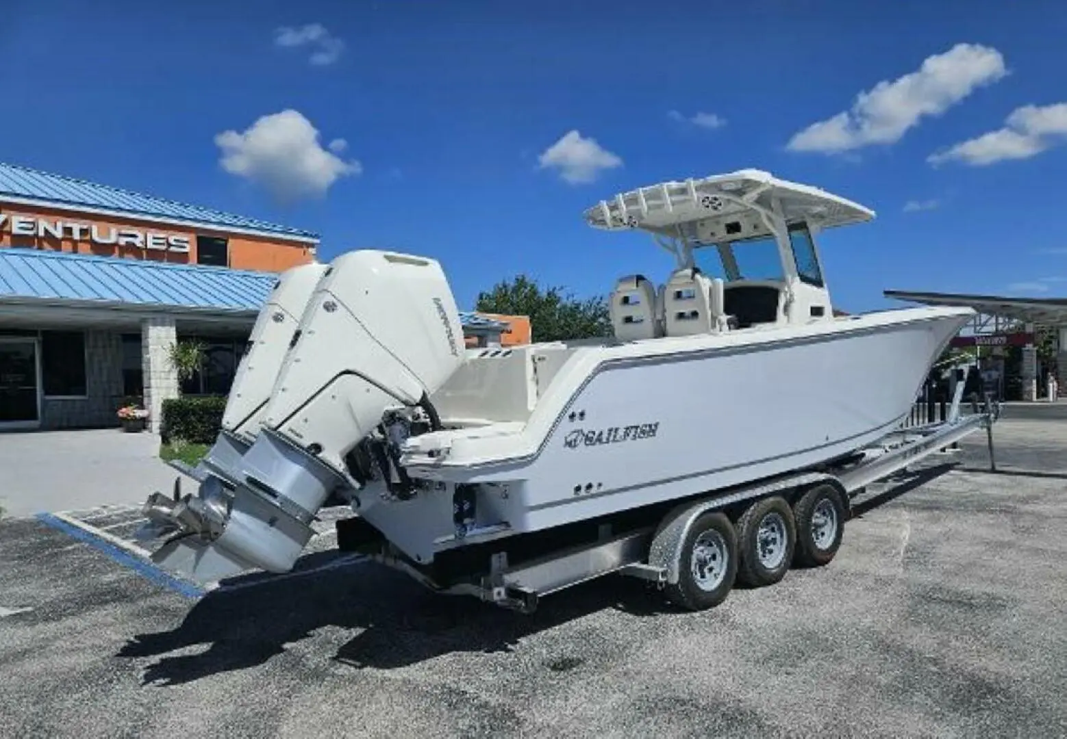 2024 Sailfish 312 cc