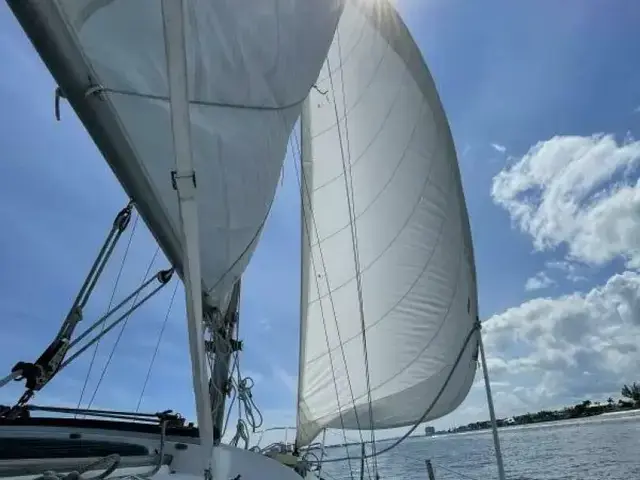 Islander 28