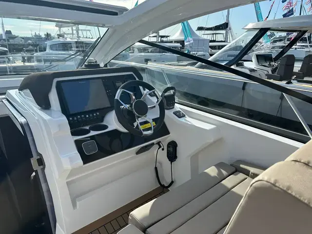 Sealine S390