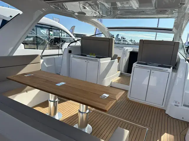 Sealine S390