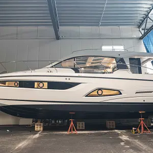 2020 Sealine C390