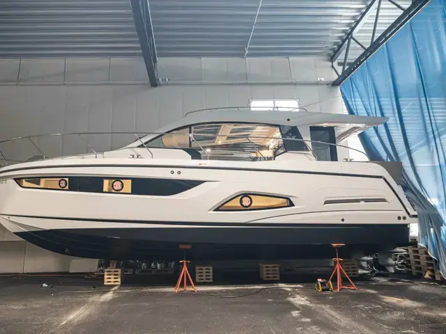 Sealine C390