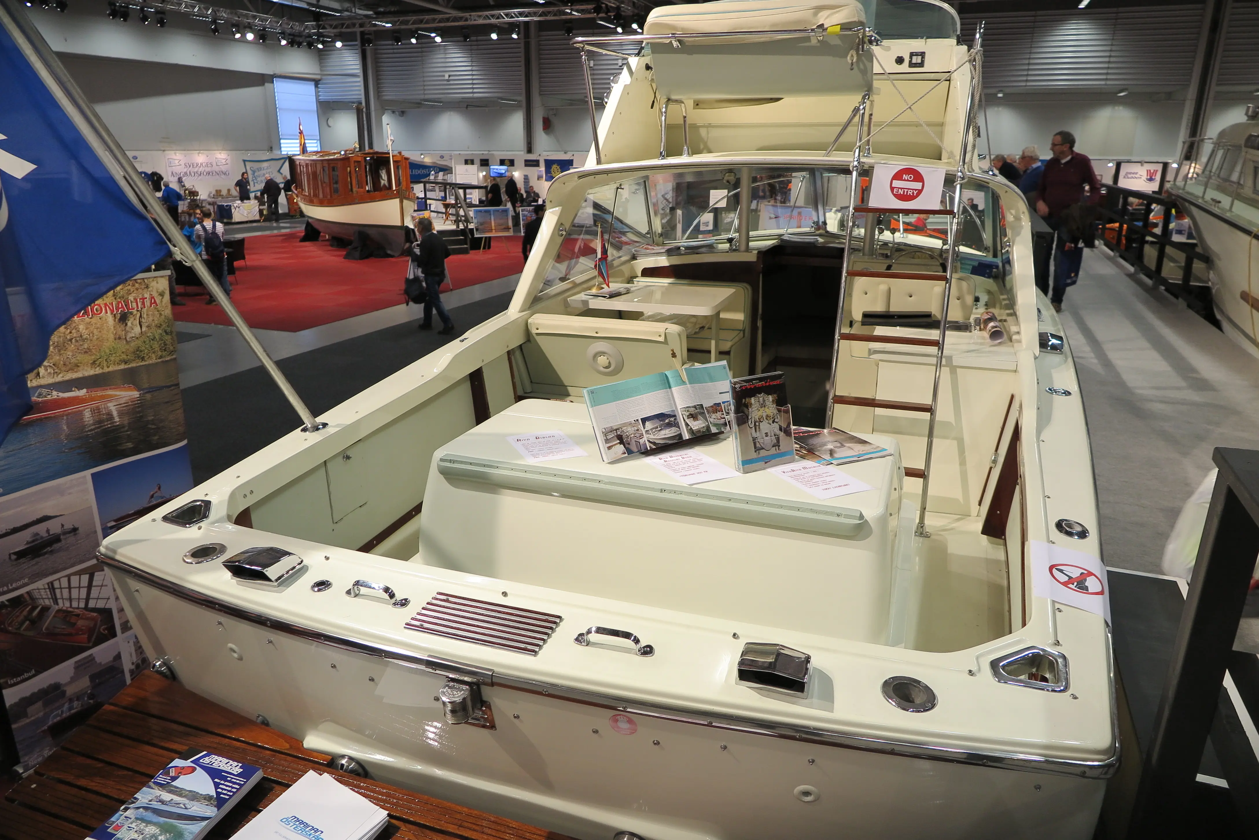 1970 Riva bertram fisherman 25