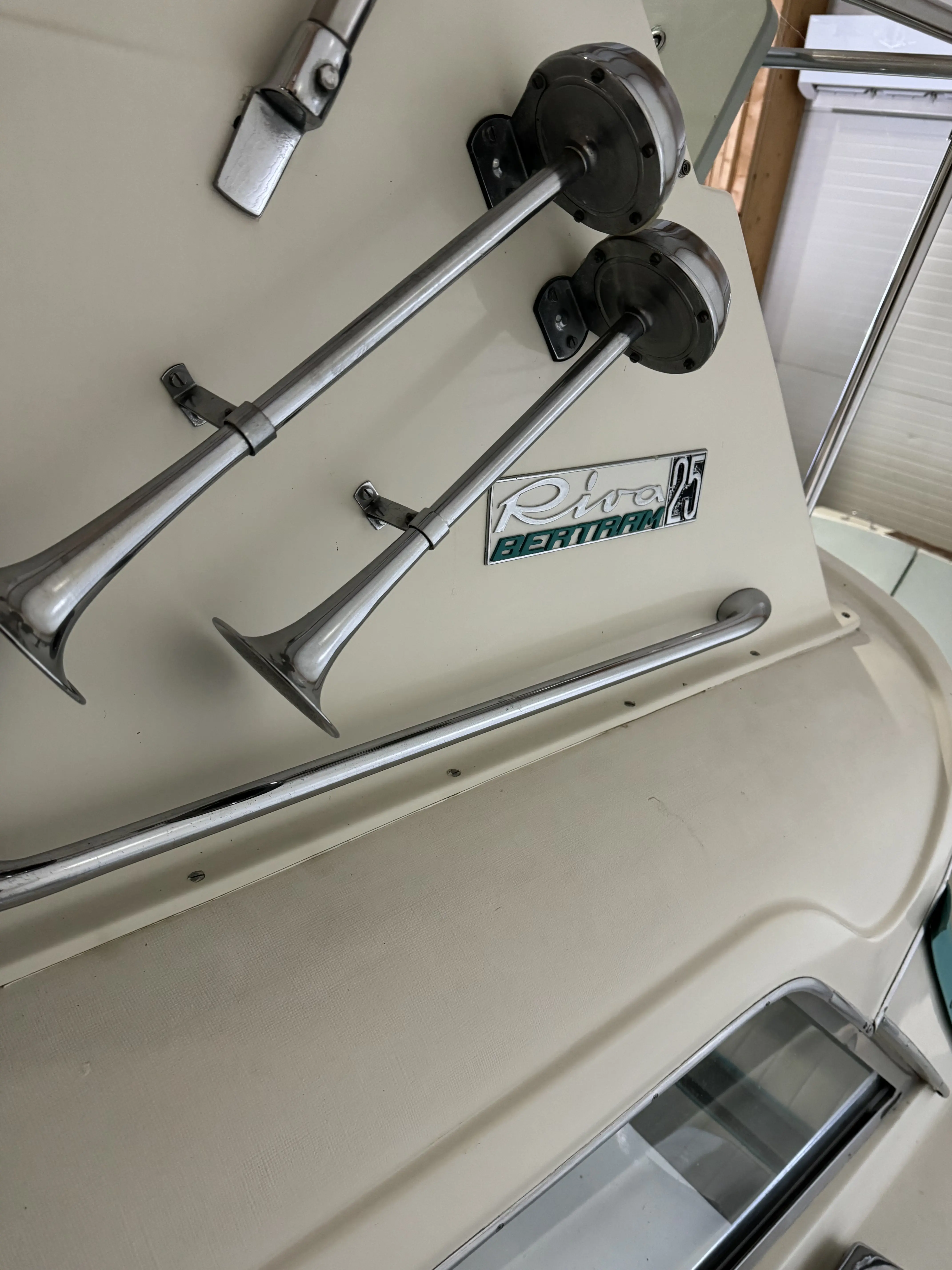 1970 Riva bertram fisherman 25