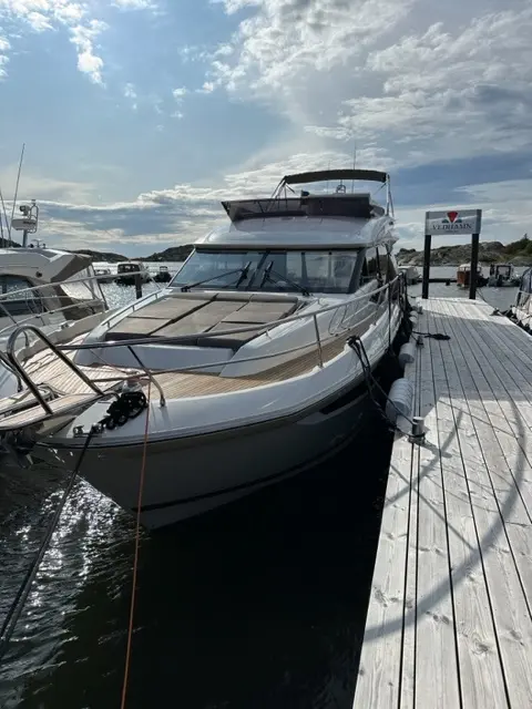 2018 Prestige 520