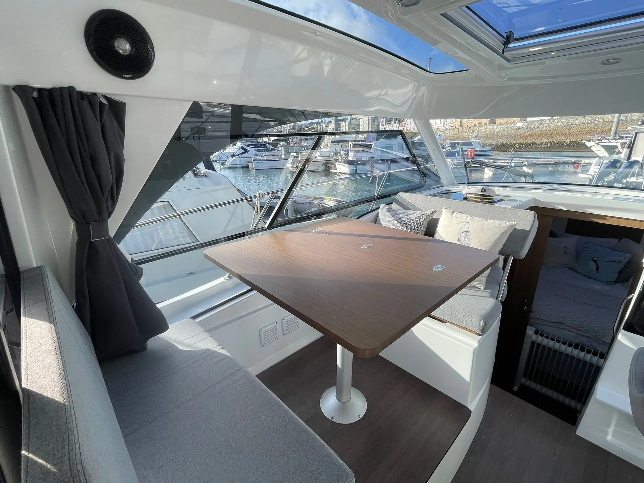 2019 Beneteau antares 9