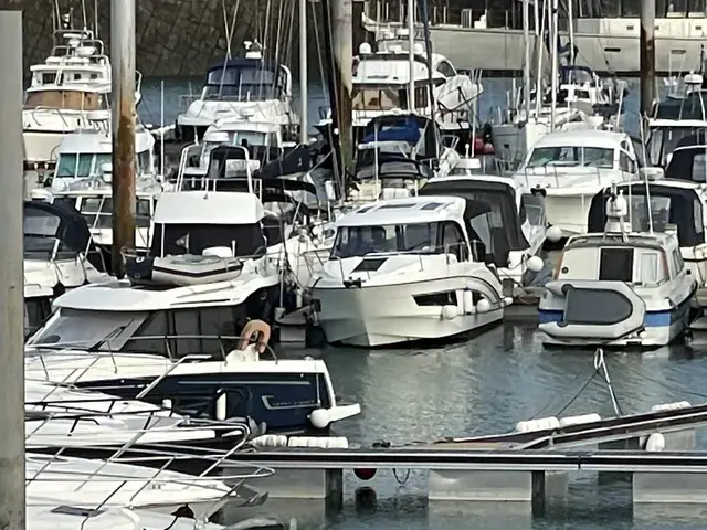 Beneteau Antares 9