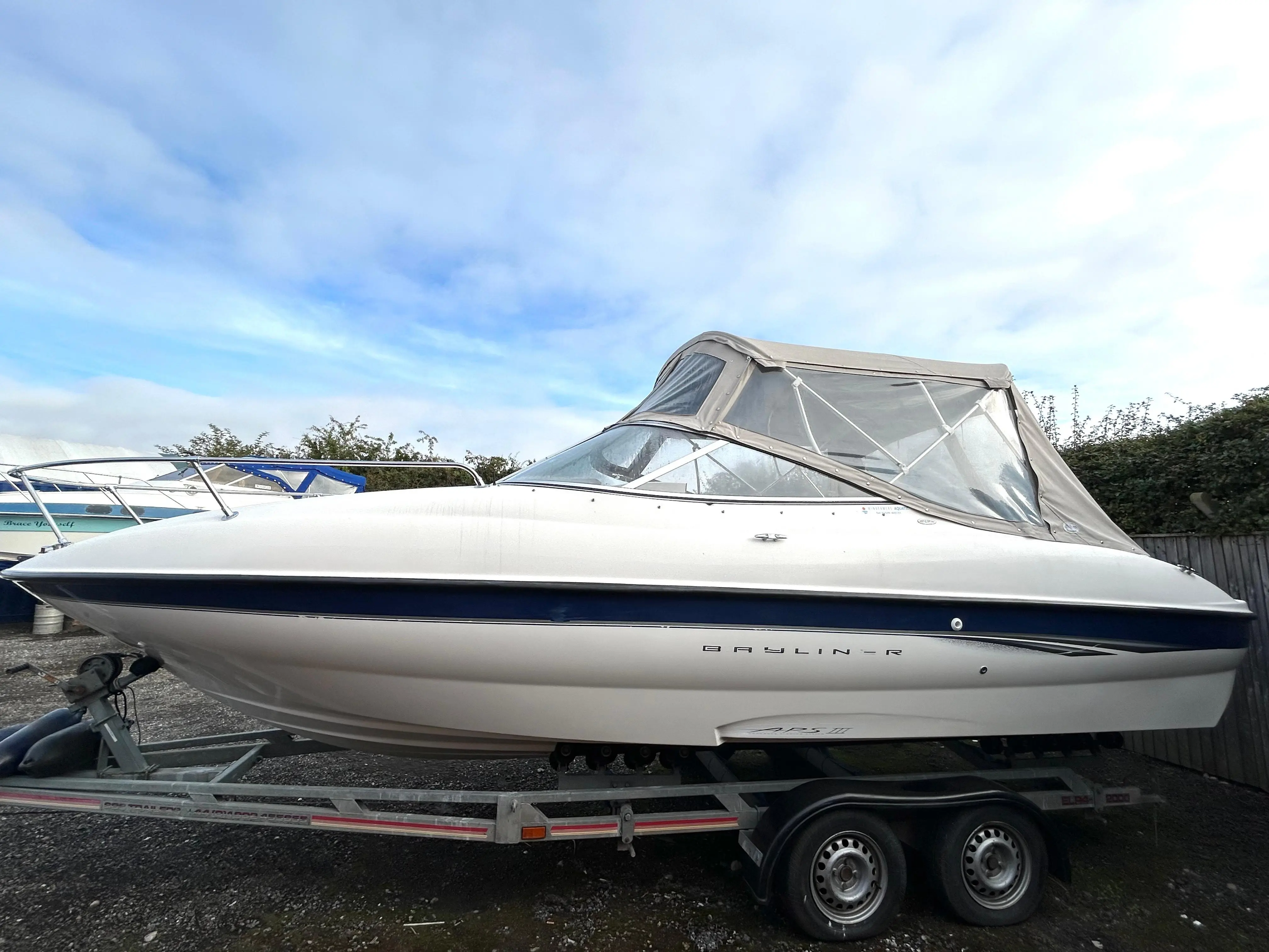 2003 Bayliner 212 cuddy cabin - cruiser