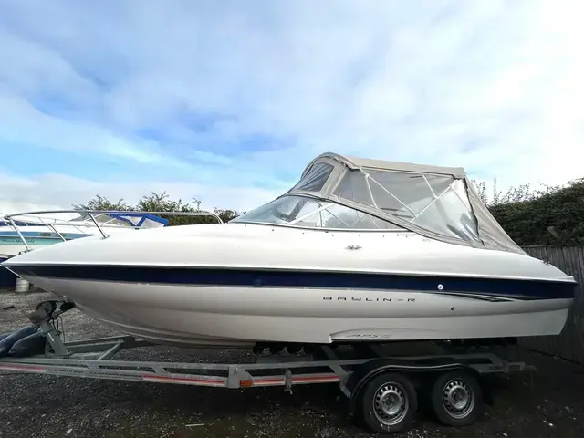 Bayliner 212 Capri Cuddy