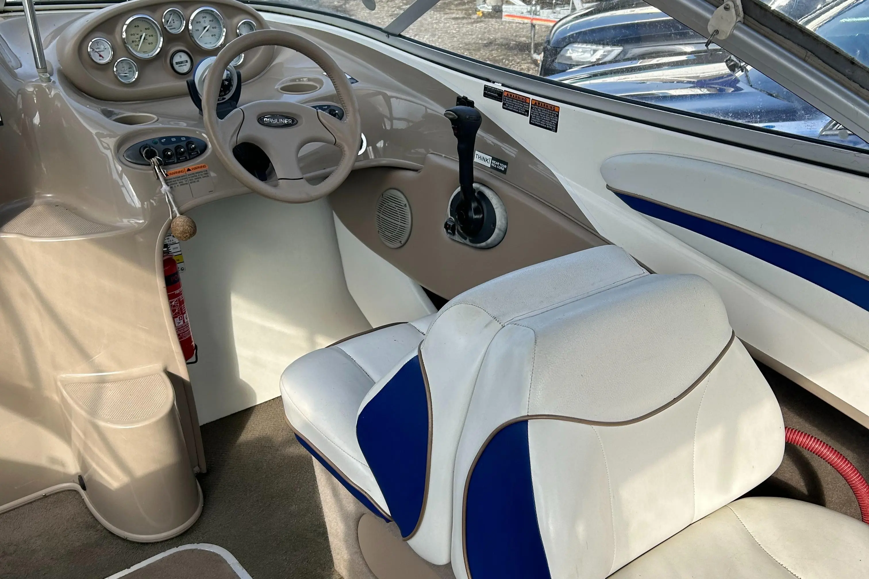 2003 Bayliner 212 cuddy cabin - cruiser