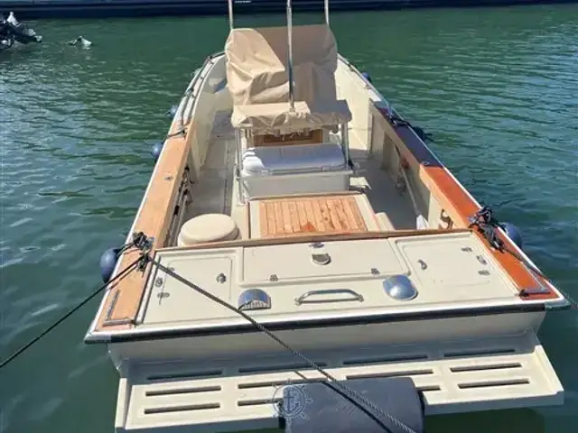 Boston Whaler 23 Outrage