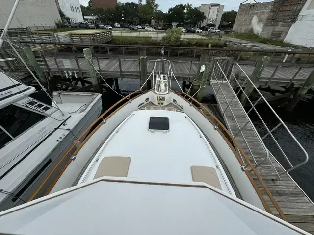 Grand Banks 42 Motor Yacht