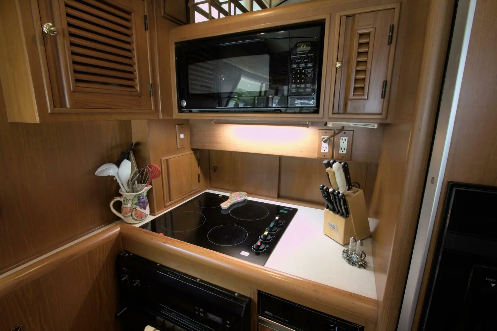 1998 Offshore 58 pilothouse