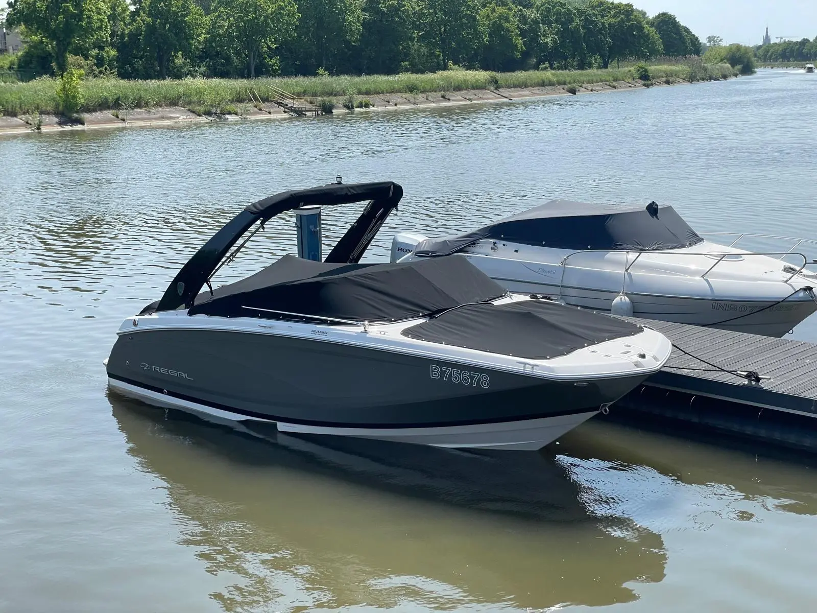 2016 Regal 22 fastdeck