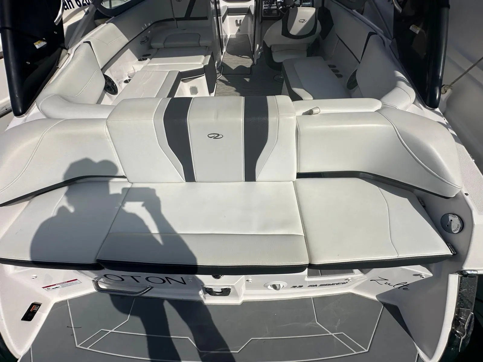 2016 Regal 22 fastdeck