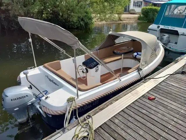 Maxima boats 485