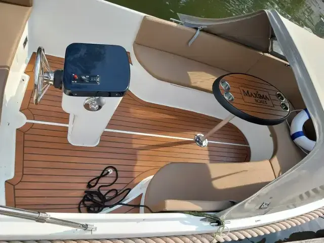 Maxima boats 485