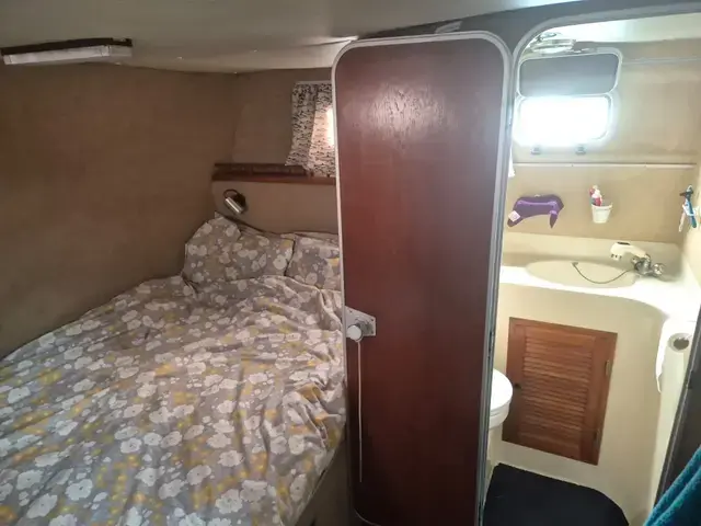 Aquastar 33 Aft Cabin