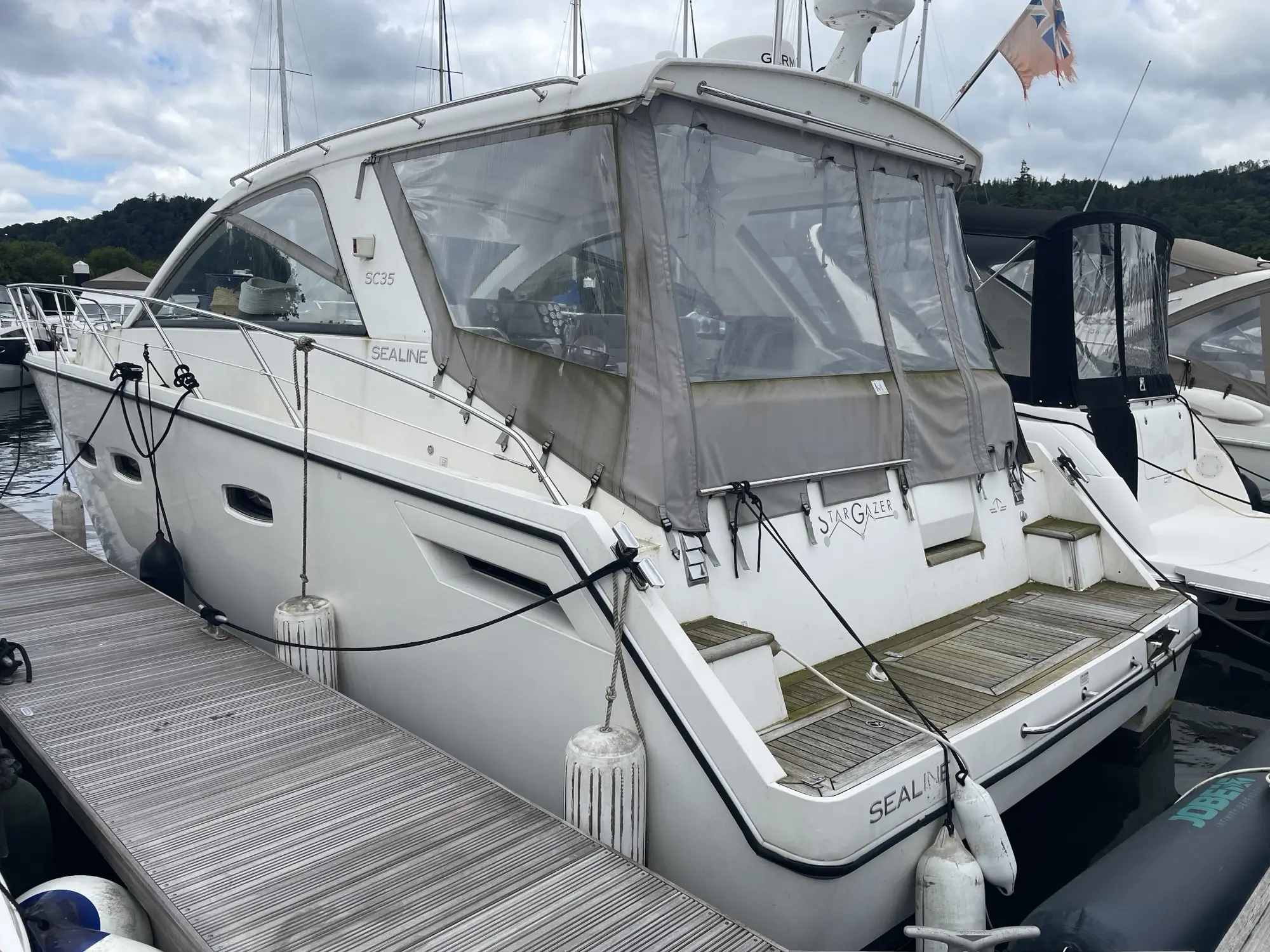 2013 Sealine s335