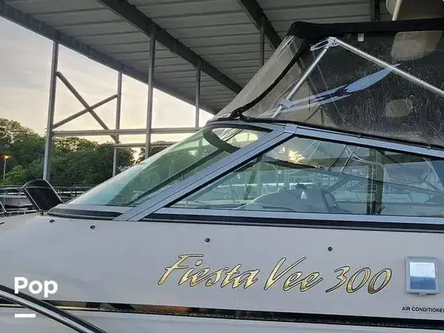 Rinker Fiesta Vee 300