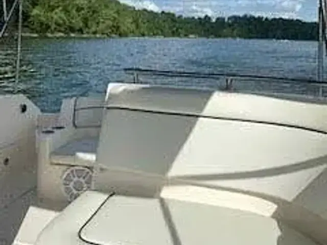 Rinker Fiesta Vee 300