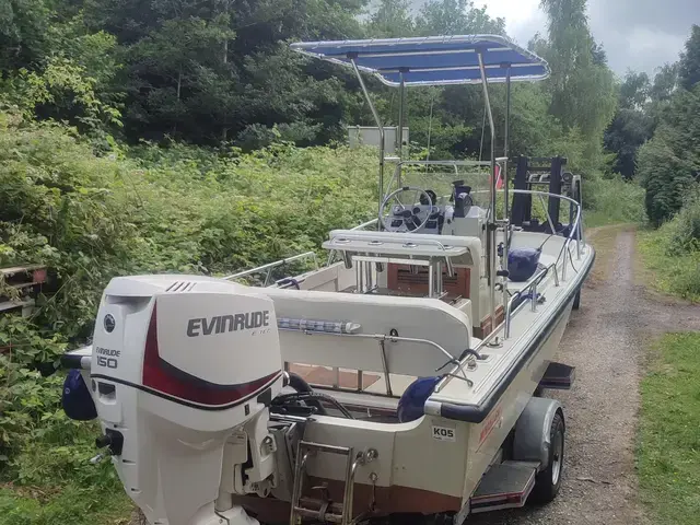 Boston Whaler 18 Outrage