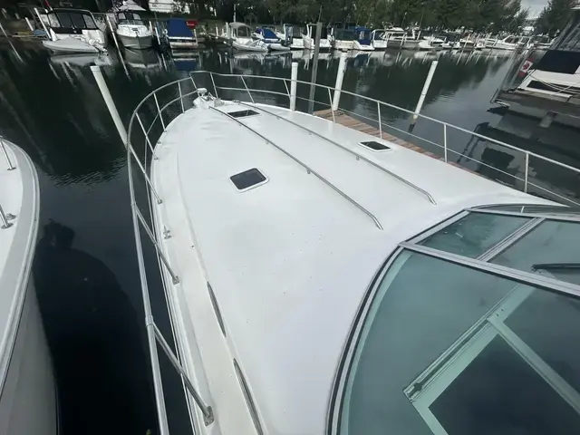 Sea Ray 400 Express Cruiser