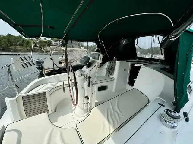 Beneteau Oceanis 323