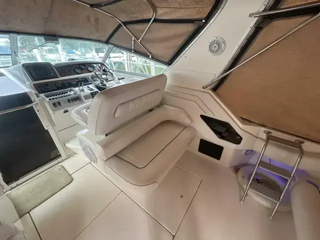 Sea Ray 400 Express Cruiser