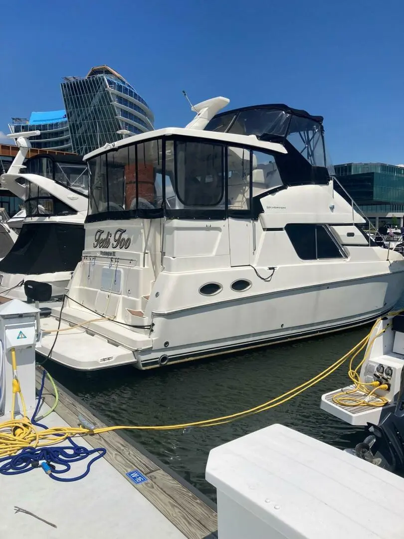 2002 Silverton 39 motor yacht