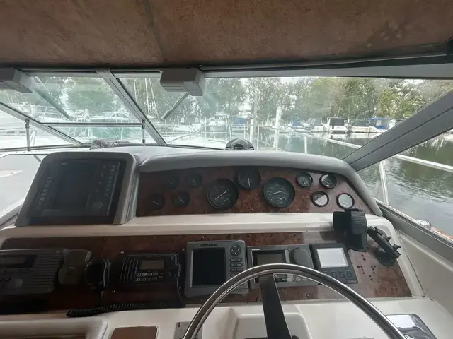 Sea Ray 400 Express Cruiser