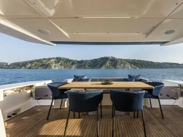 Ferretti Yachts 780