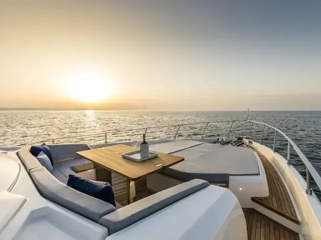 Ferretti Yachts 780