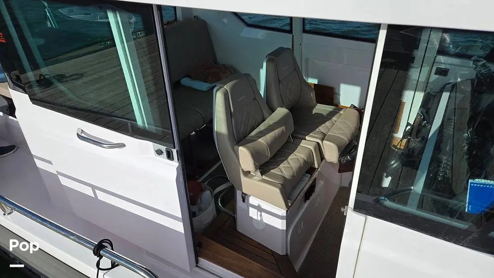 2023 Axopar 28 cabin