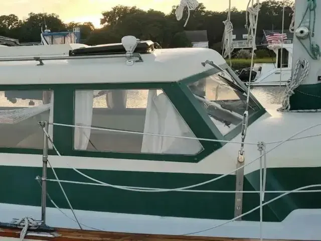 Pearson Pilothouse 365