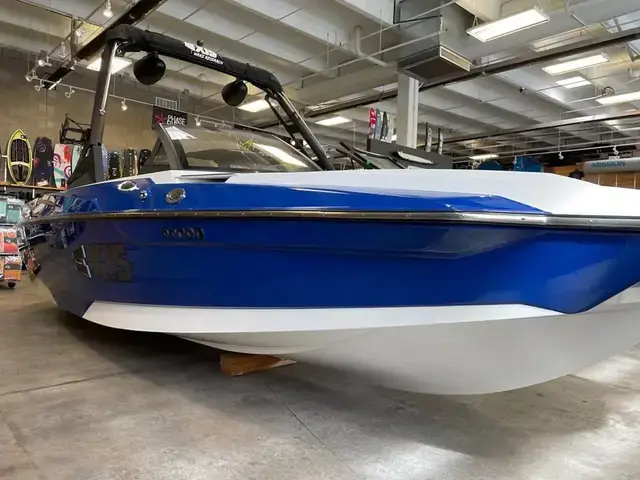 Axis Boats A20