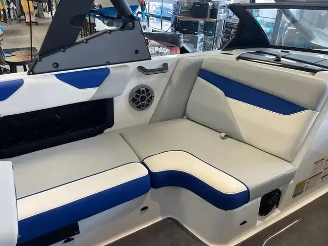 Axis Boats A20