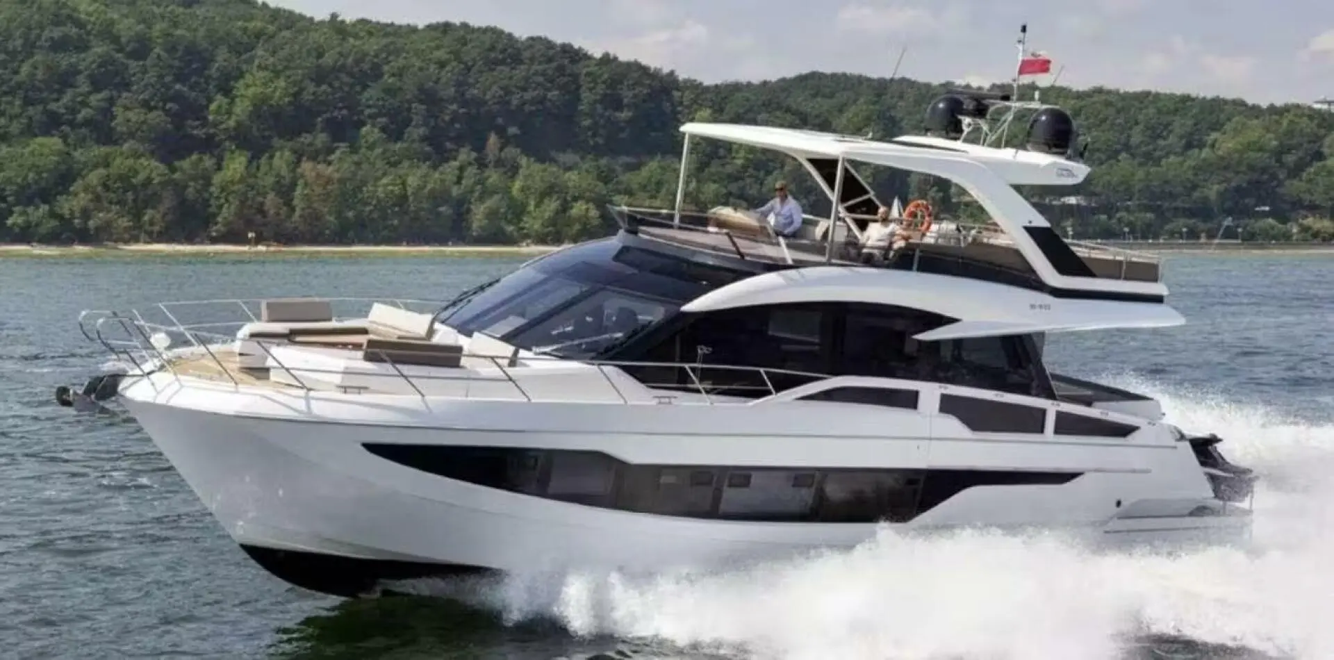 2022 Galeon 640 fly