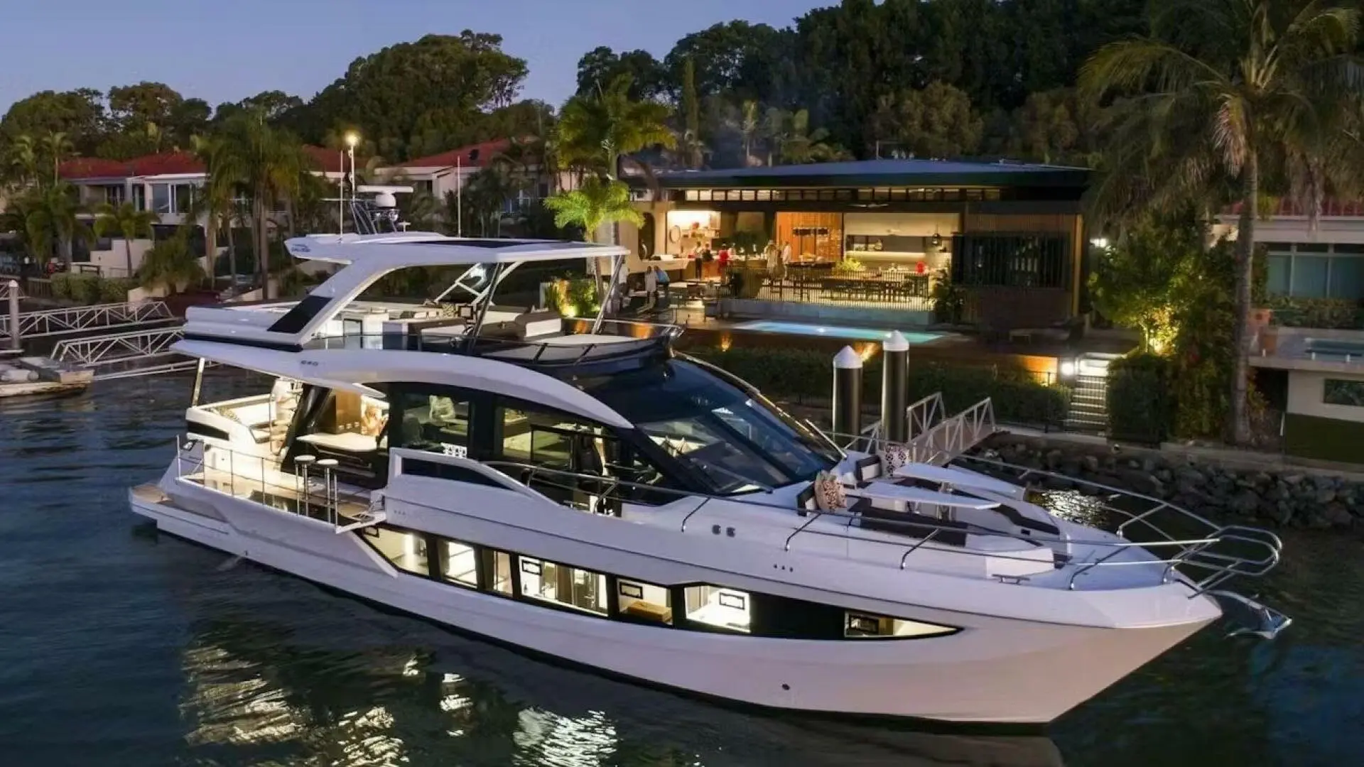 2022 Galeon 640 fly