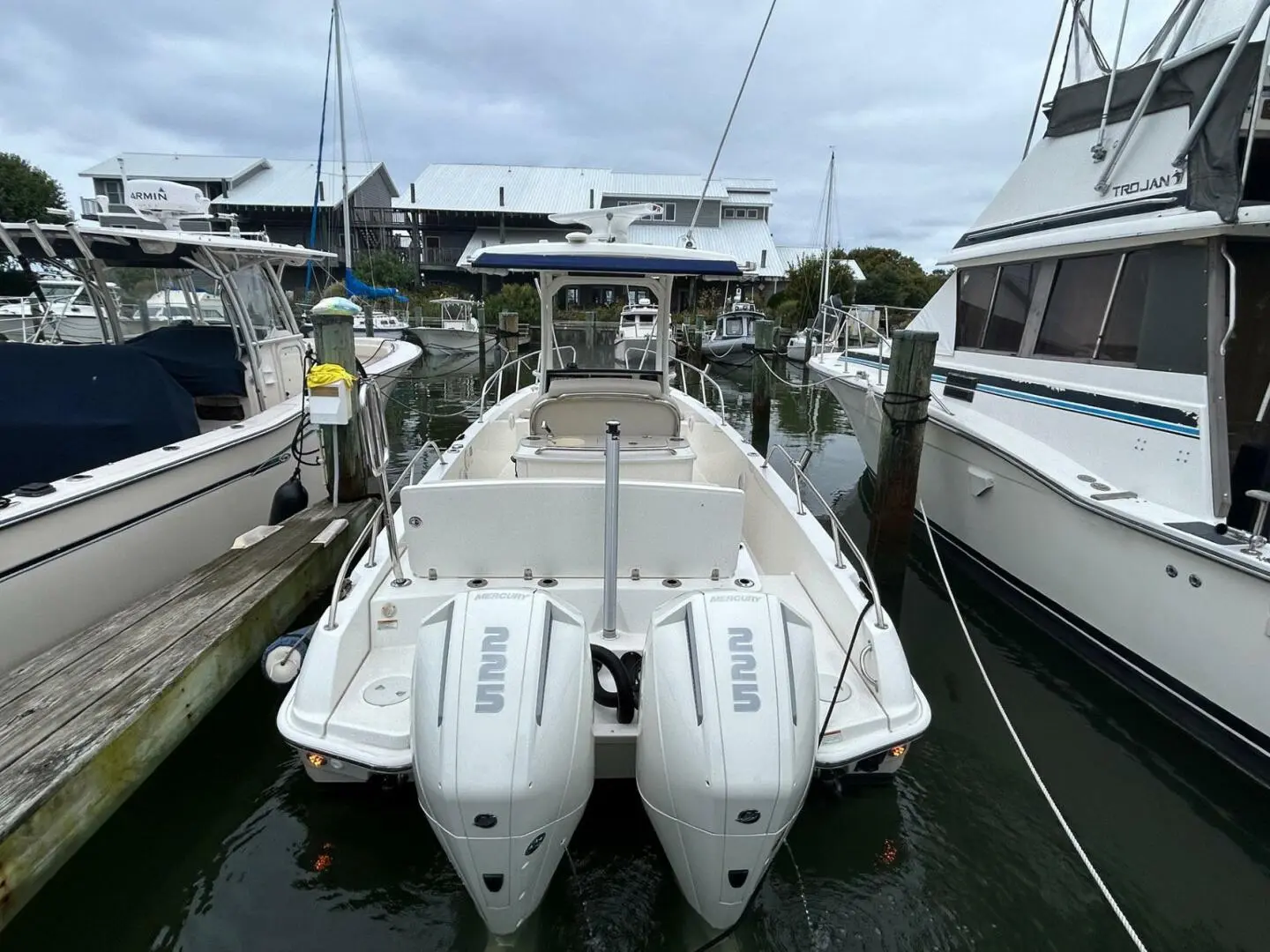 2022 Boston Whaler 27 dauntless