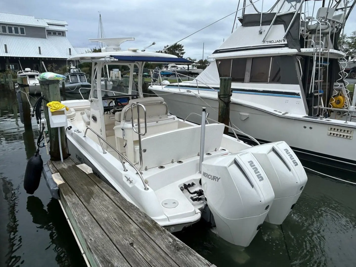 2022 Boston Whaler 27 dauntless