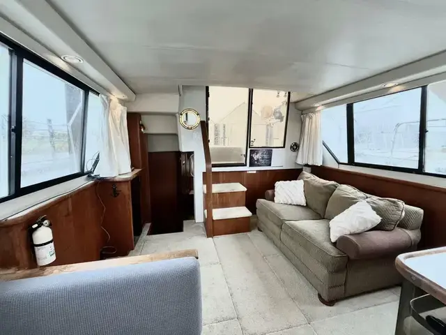 Carver 33 Aft Cabin