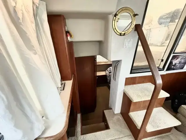 Carver 33 Aft Cabin