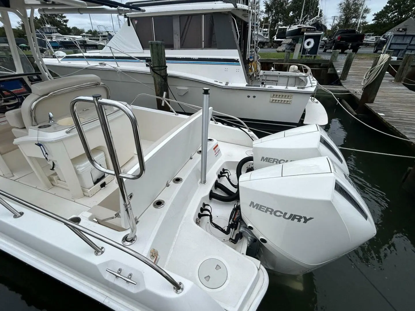 2022 Boston Whaler 27 dauntless