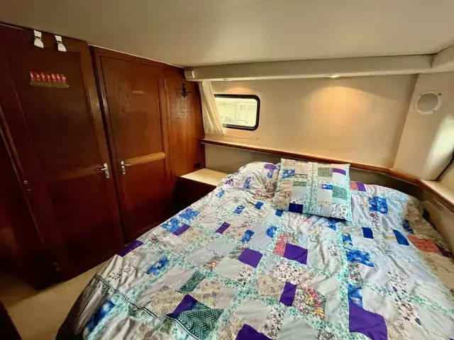 Carver 33 Aft Cabin