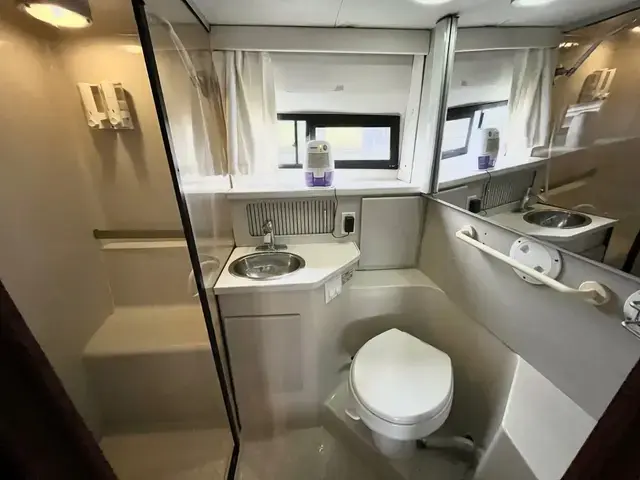 Carver 33 Aft Cabin