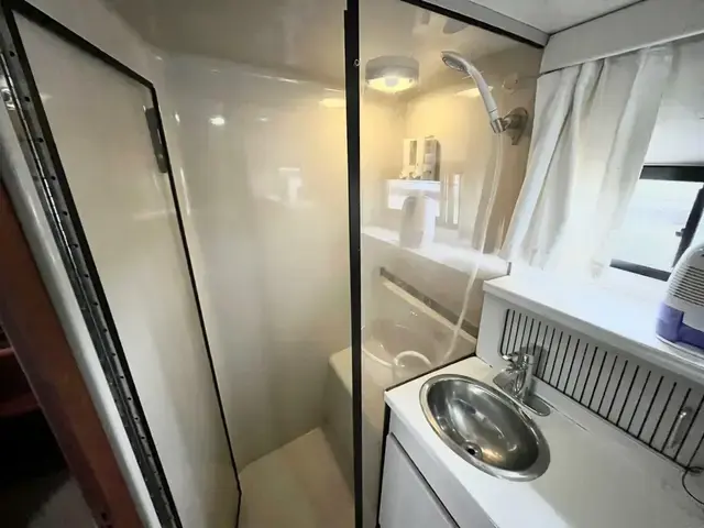 Carver 33 Aft Cabin