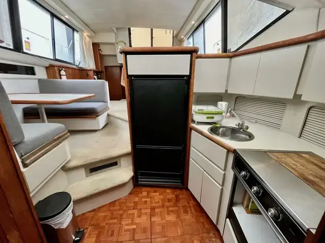 Carver 33 Aft Cabin